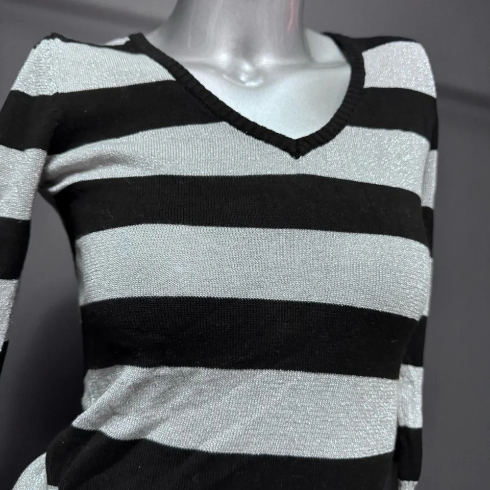 Seductions Y2K UltraFitted V-Neck Longline Striped Sweater - Picture 2 of 4